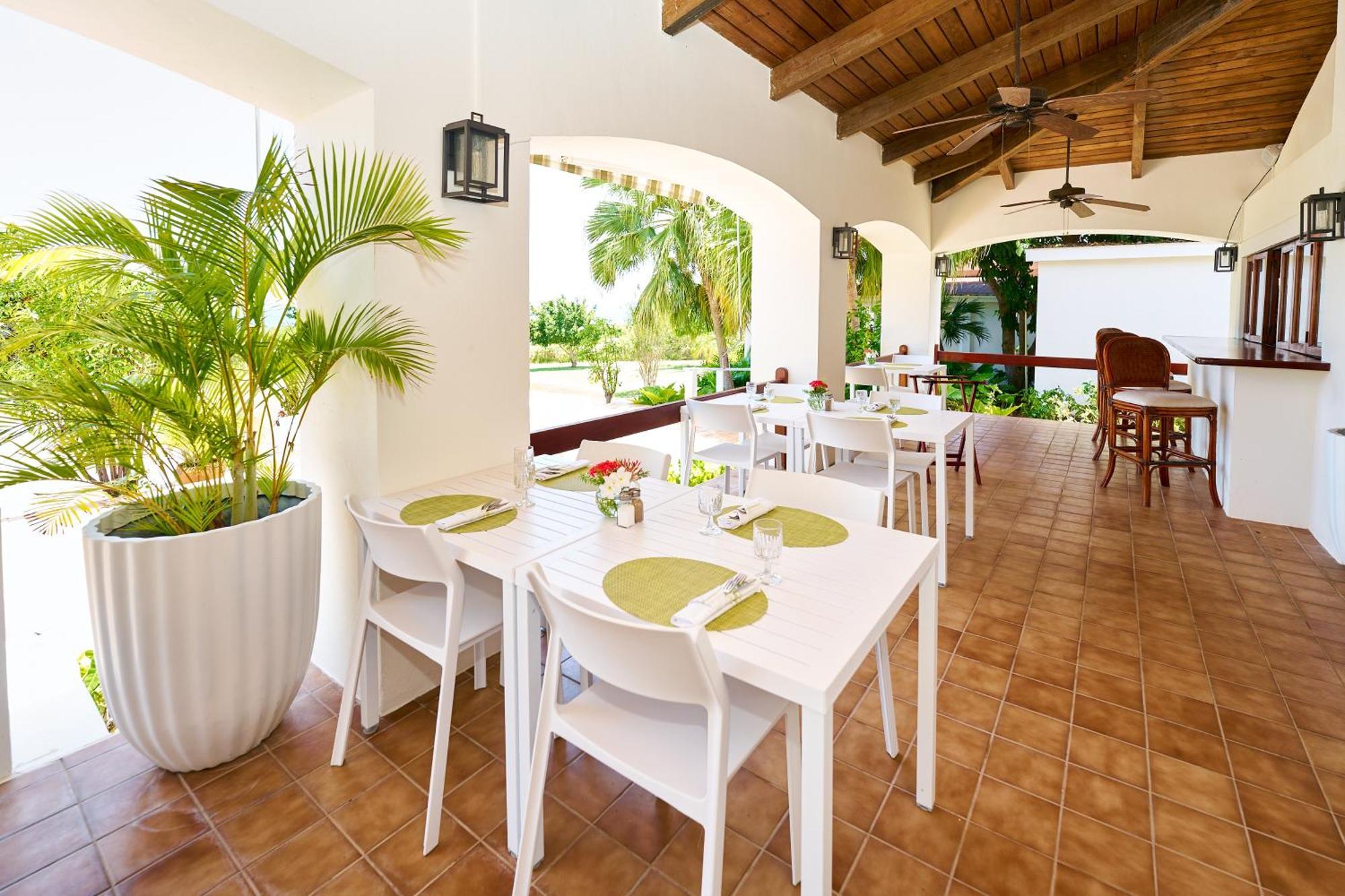 Mount Nevis Hotel Bagian luar foto