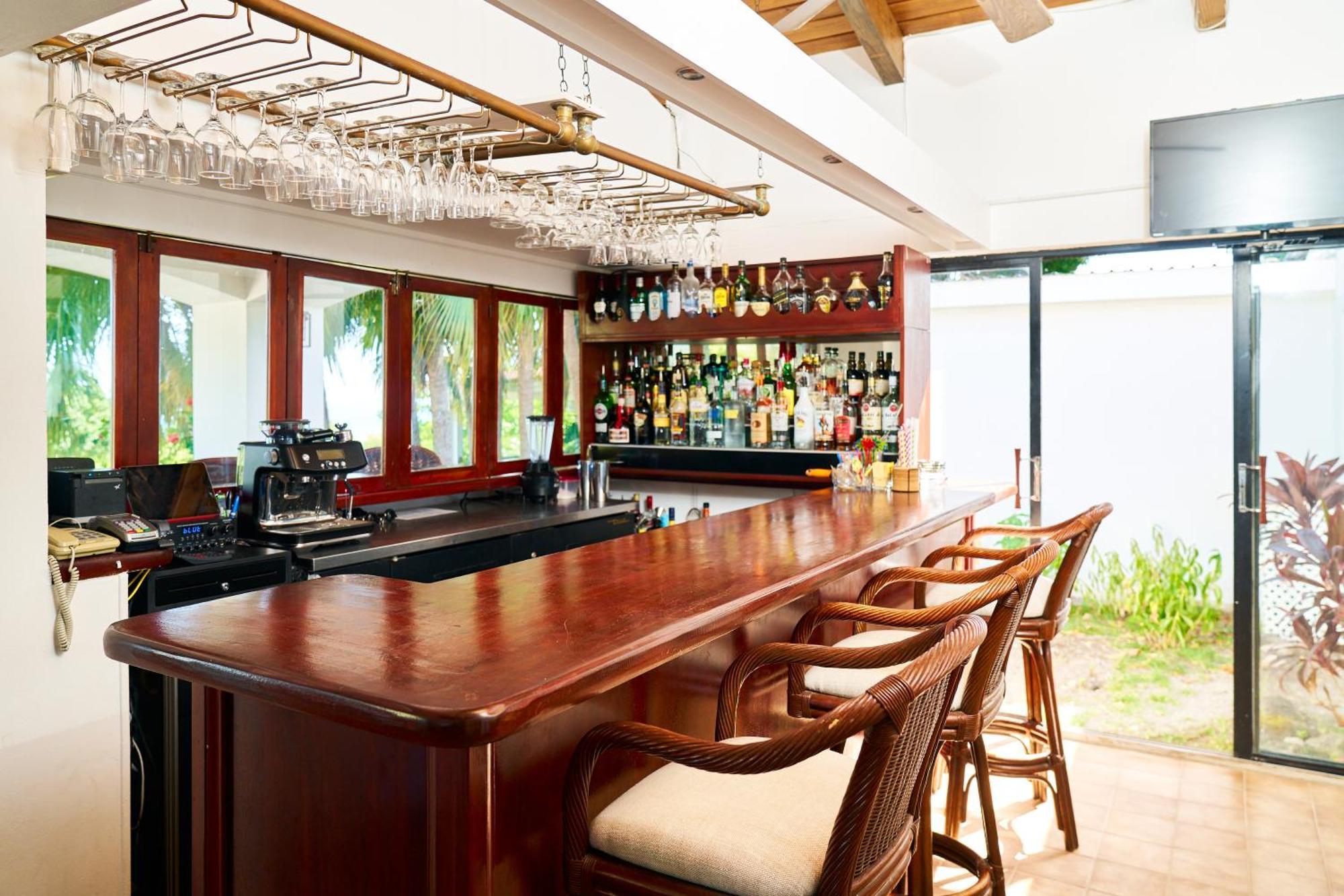 Mount Nevis Hotel Bagian luar foto