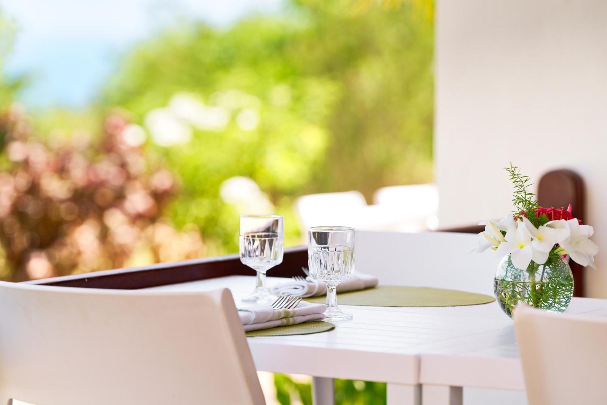 Mount Nevis Hotel Bagian luar foto