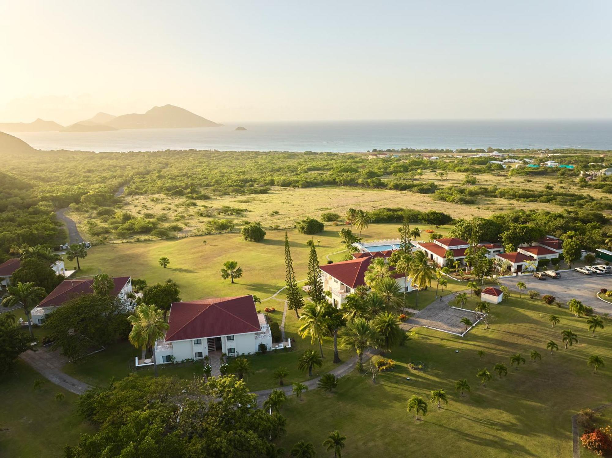 Mount Nevis Hotel Bagian luar foto