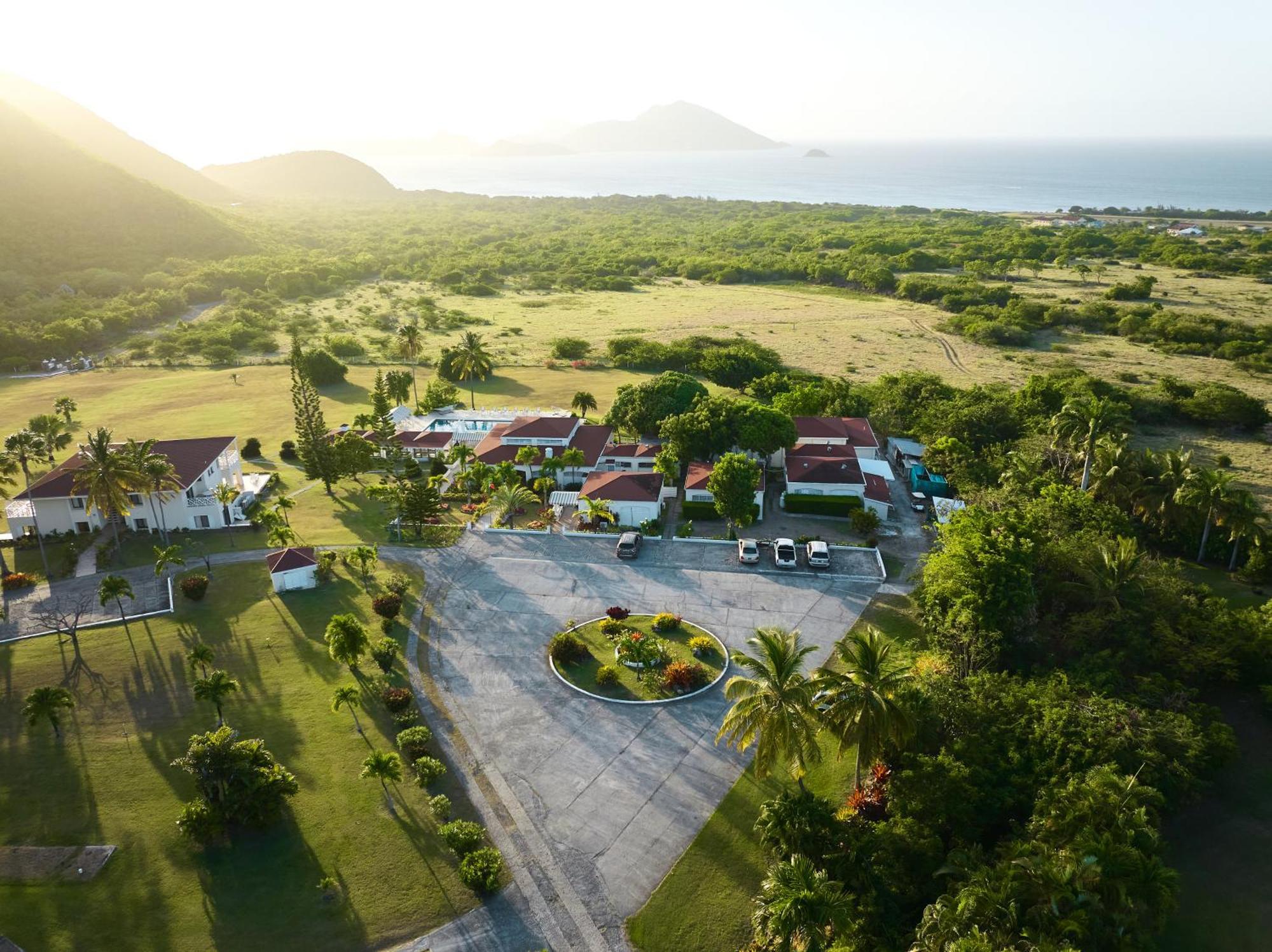 Mount Nevis Hotel Bagian luar foto