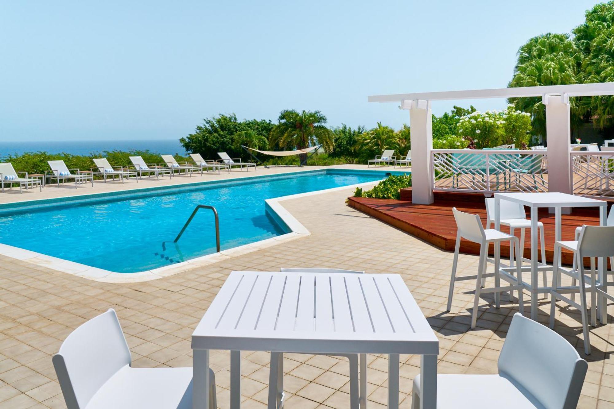 Mount Nevis Hotel Bagian luar foto